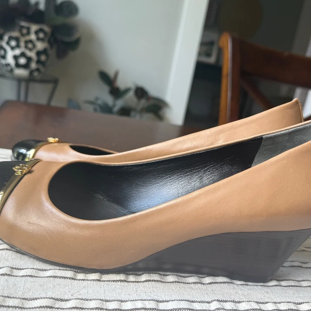 Tory Burch Beige Leather Flats with Black Patent Cap-Toe and Gold Trim